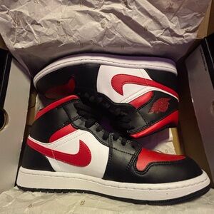 Nike Air Jordan 1 mid red black white 2022